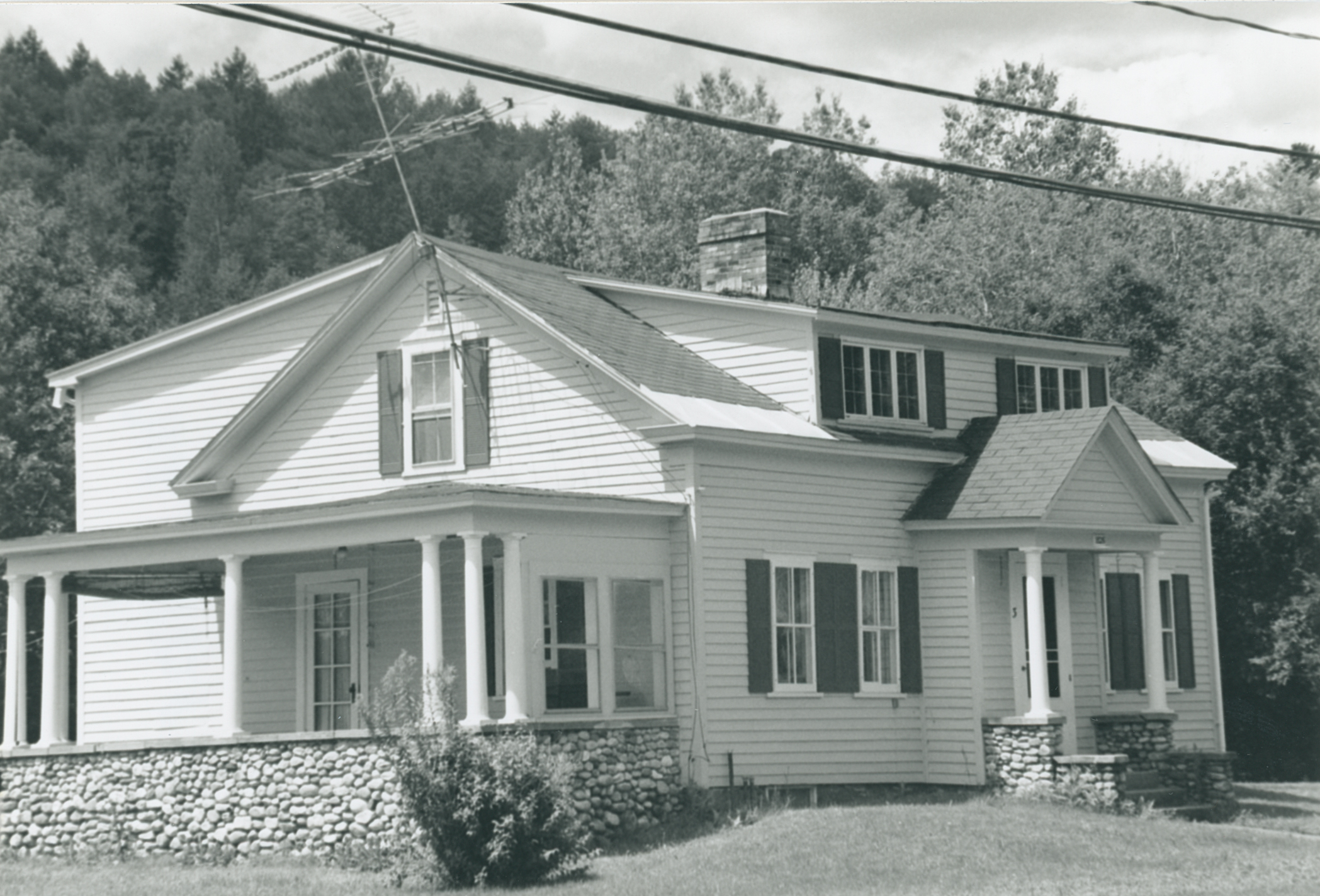 Fau-7 Stone Porch Main St 1